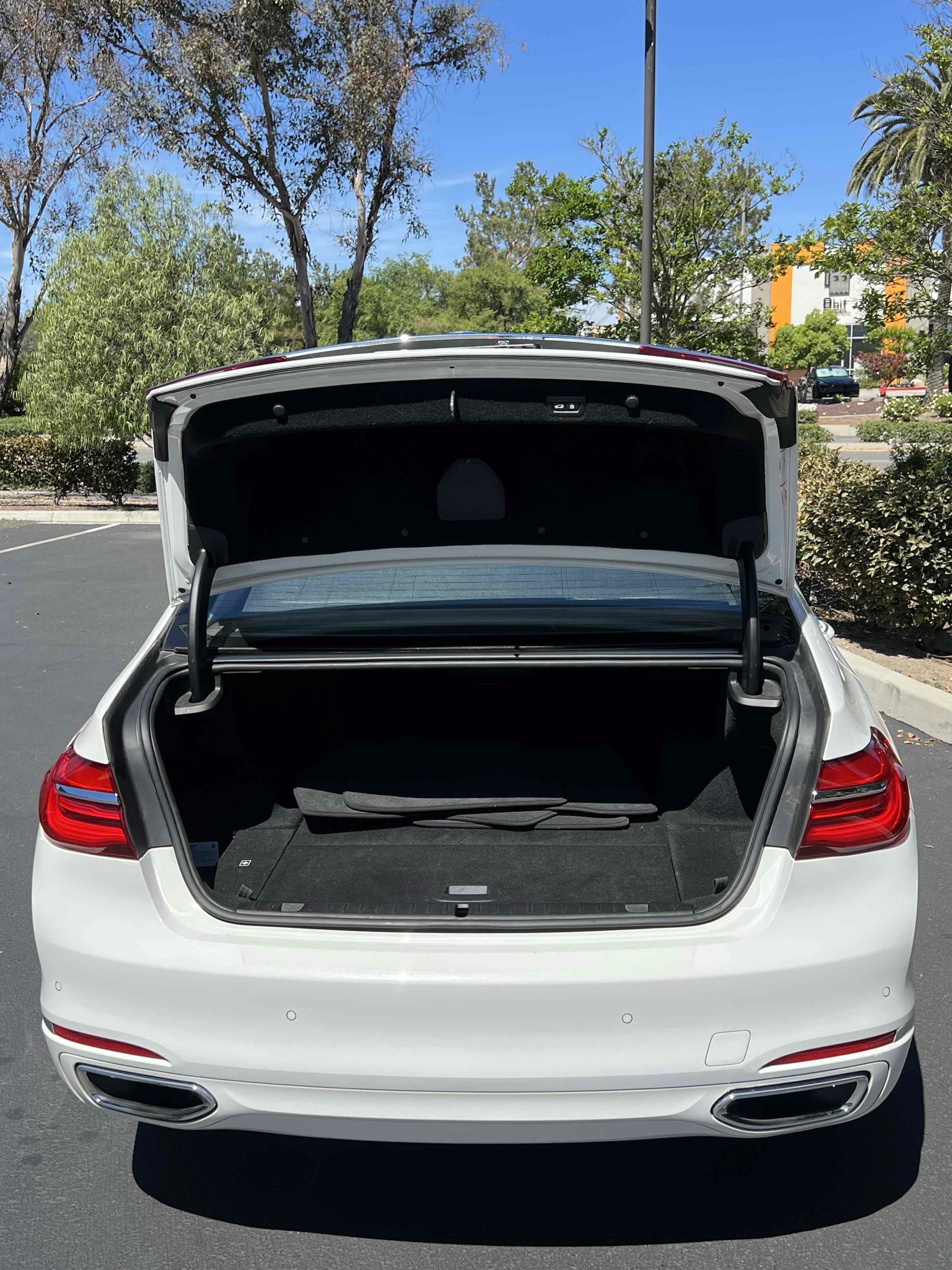 Used 2018 BMW 740e xDrive AWD/4WD image 85