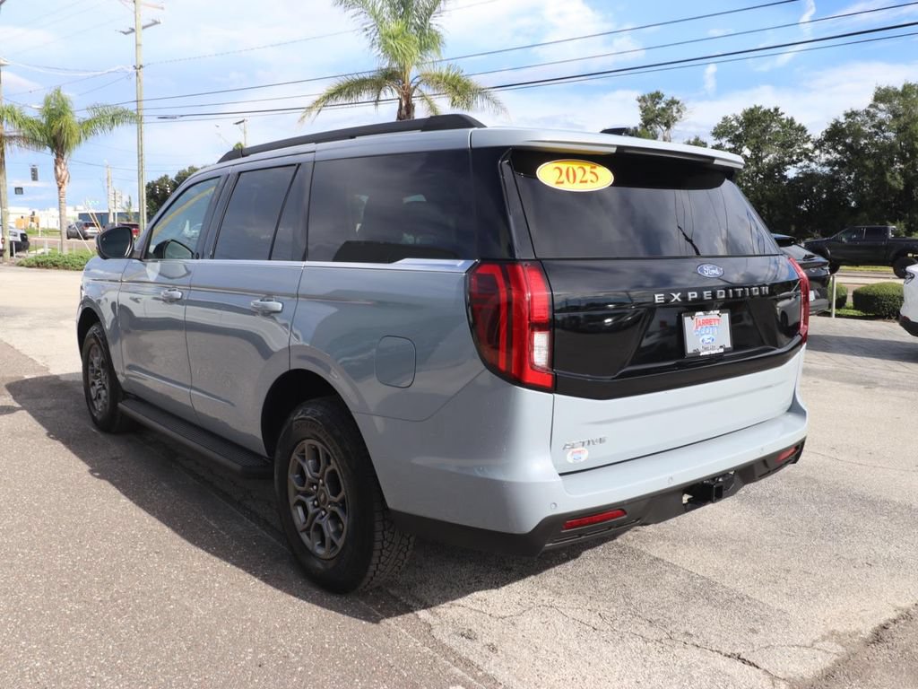 Used 2025 Ford Expedition Active RWD image 12