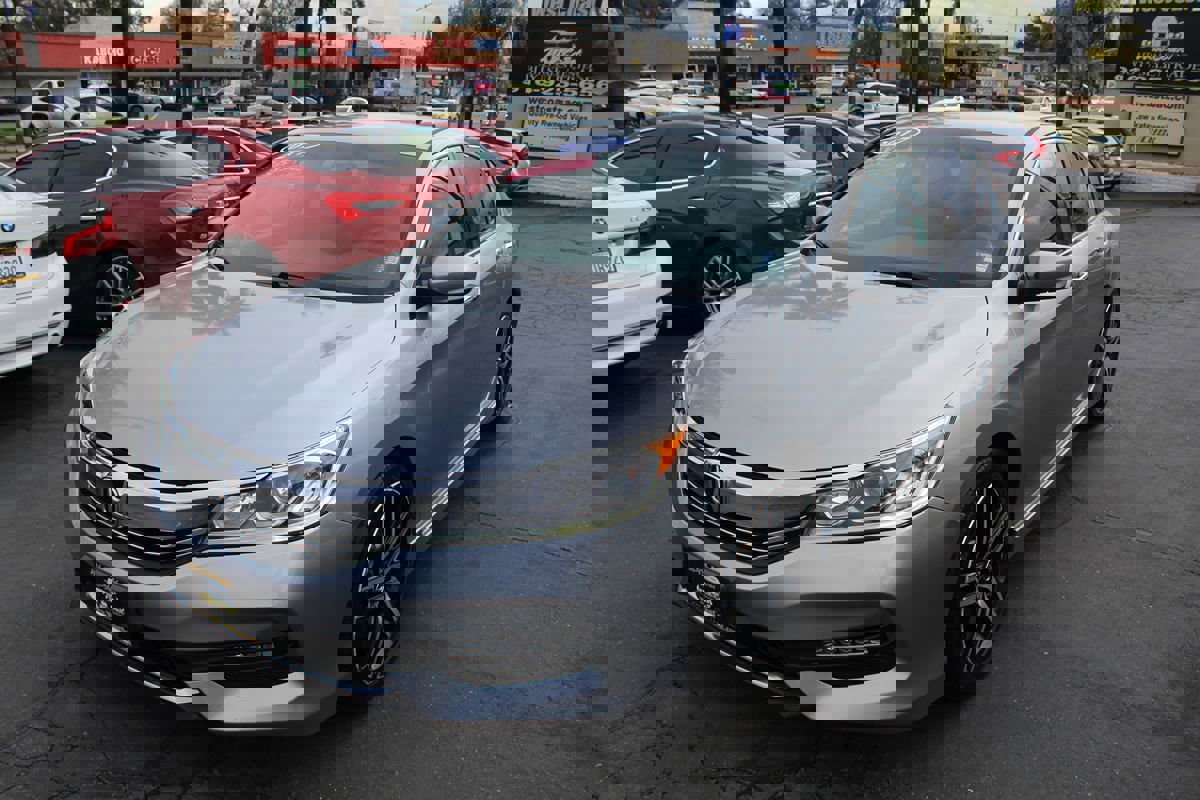 Used 2017 Honda Accord Sport image 4