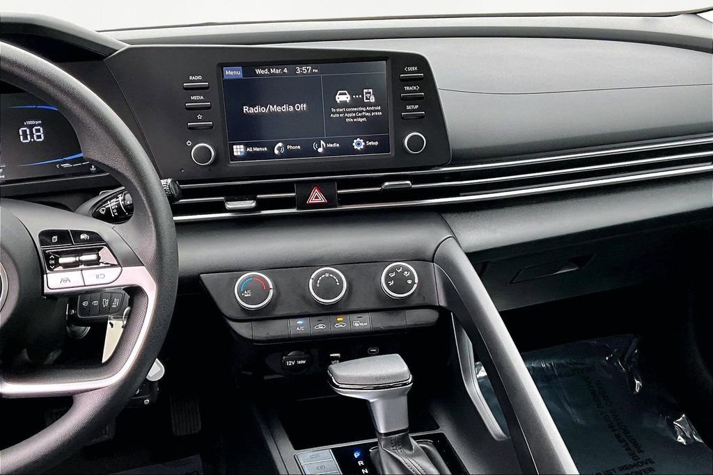 Used 2024 Hyundai Elantra SE image 6