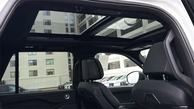 New 2025 Lincoln Navigator Reserve w/ Jet Appearance Package image 5