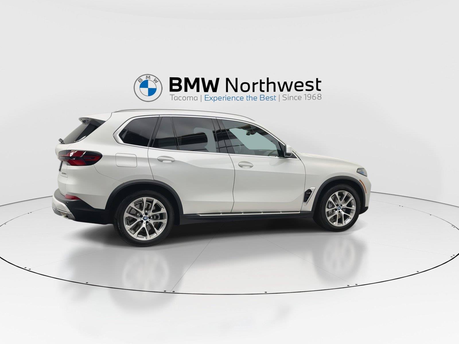 Used 2024 BMW X5 xDrive50e w/ Premium Package AWD/4WD image 4
