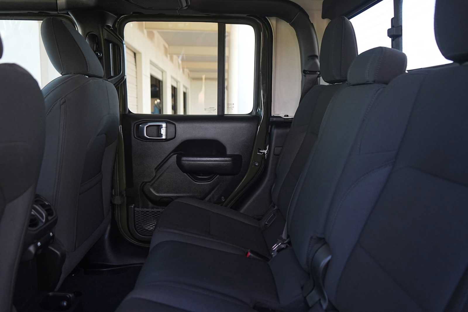 Used 2023 Jeep Gladiator Sport AWD/4WD image 14