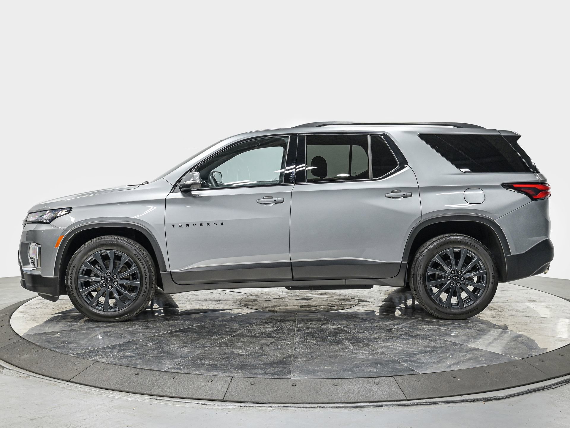 Used 2023 Chevrolet Traverse RS w/ LPO, Floor Liner Package AWD/4WD image 2