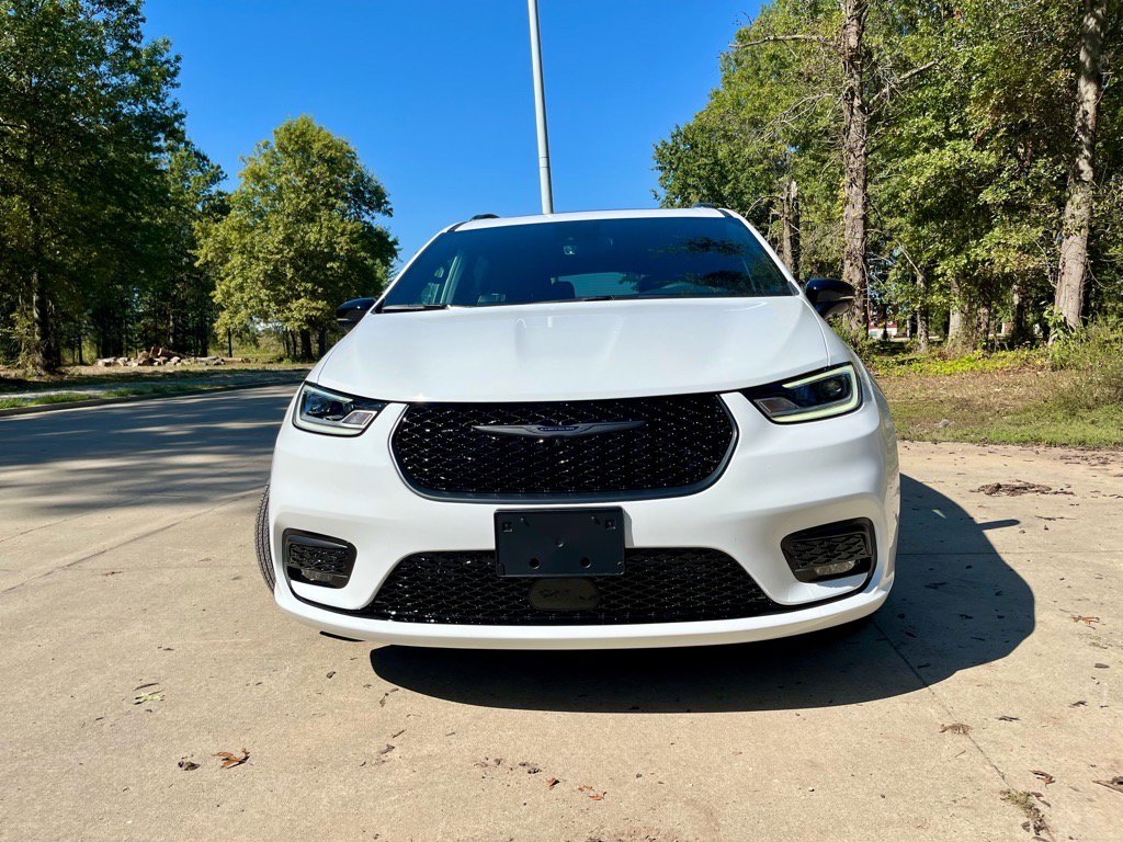 New 2026 Chrysler Pacifica Limited image 3