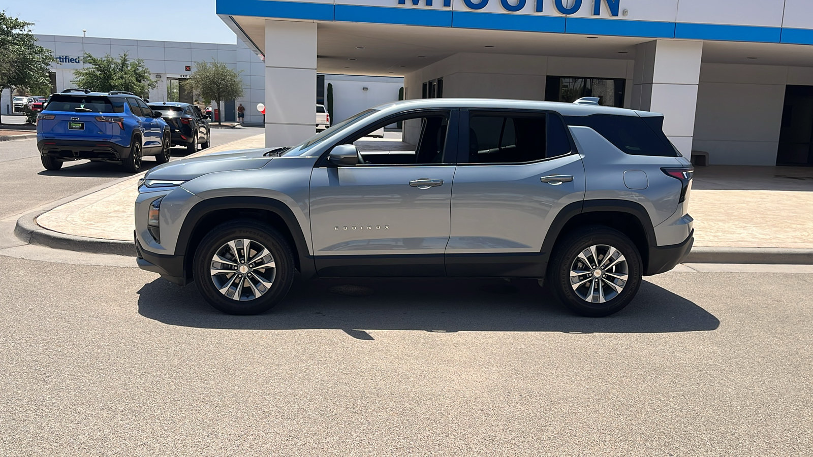 Used 2026 Chevrolet Equinox LT FWD image 4