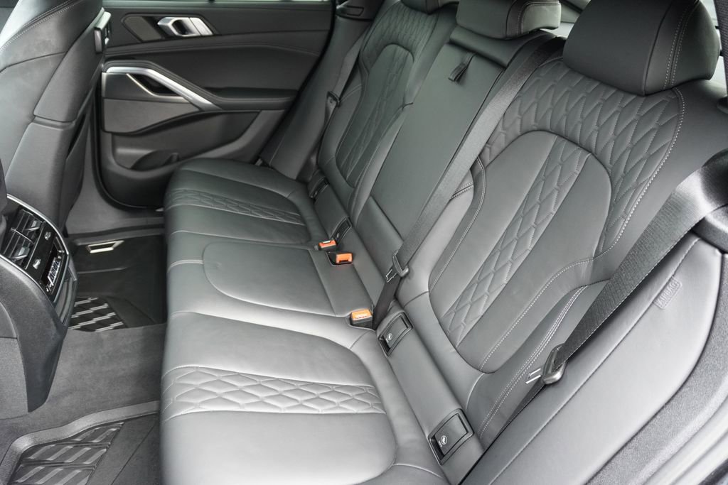 Used 2023 BMW X6 xDrive40i w/ Executive Package image 30