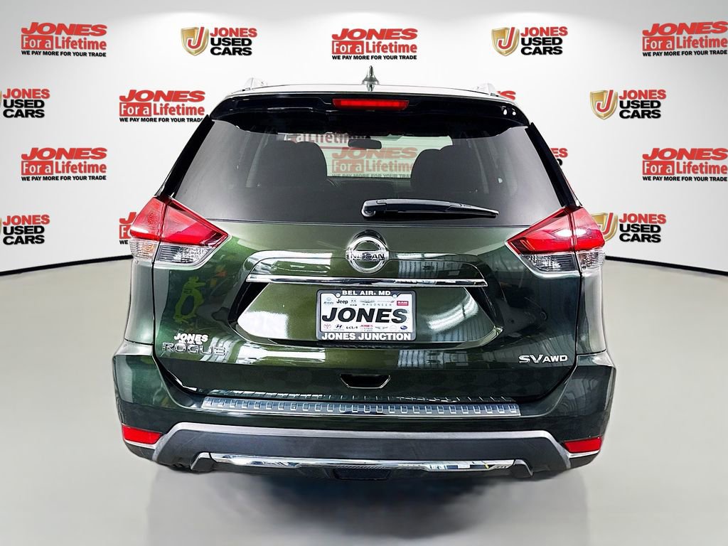 Used 2018 Nissan Rogue SV w/ Sun & Sound Touring Package image 16