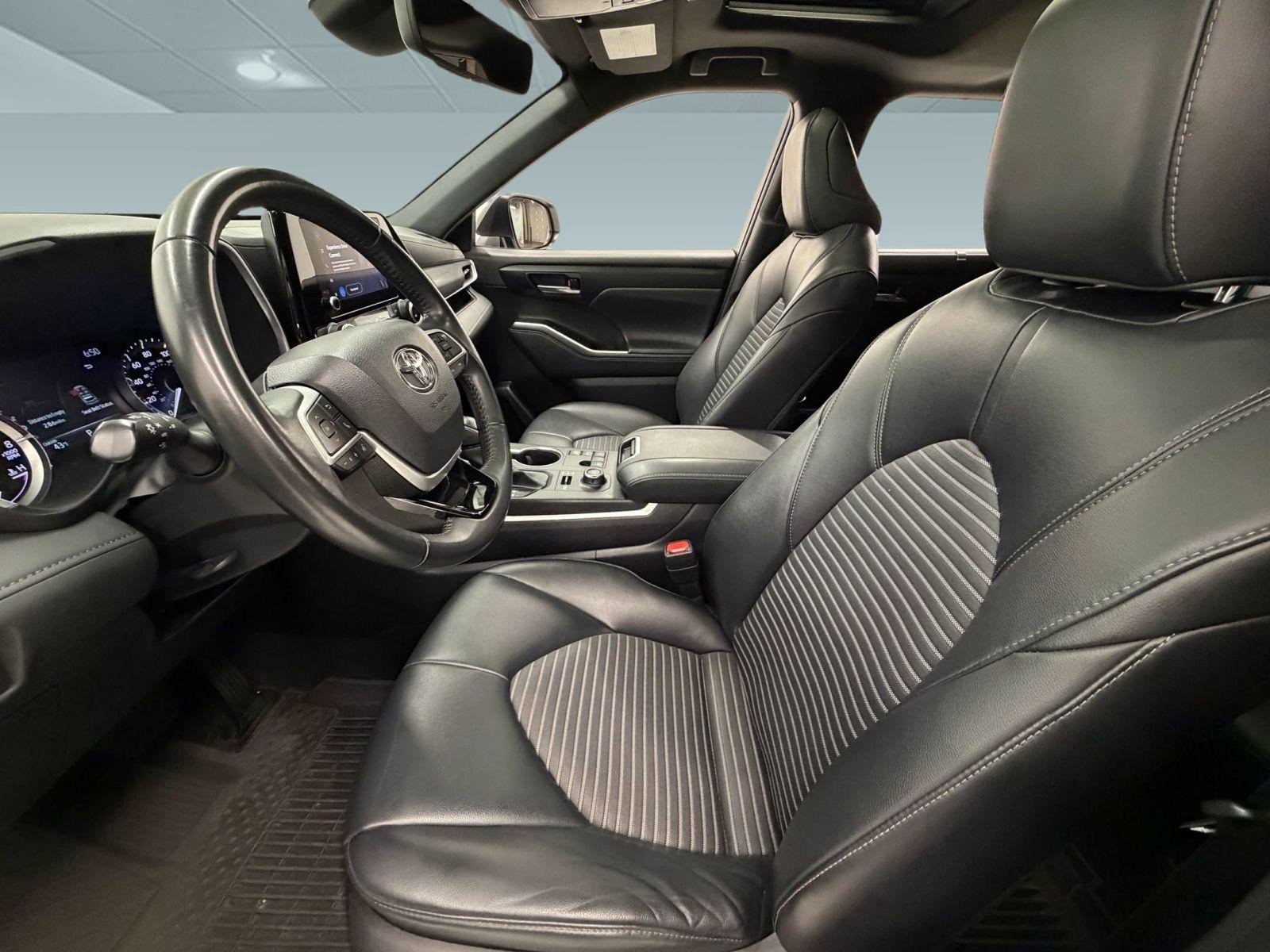 Used 2023 Toyota Highlander XSE image 4