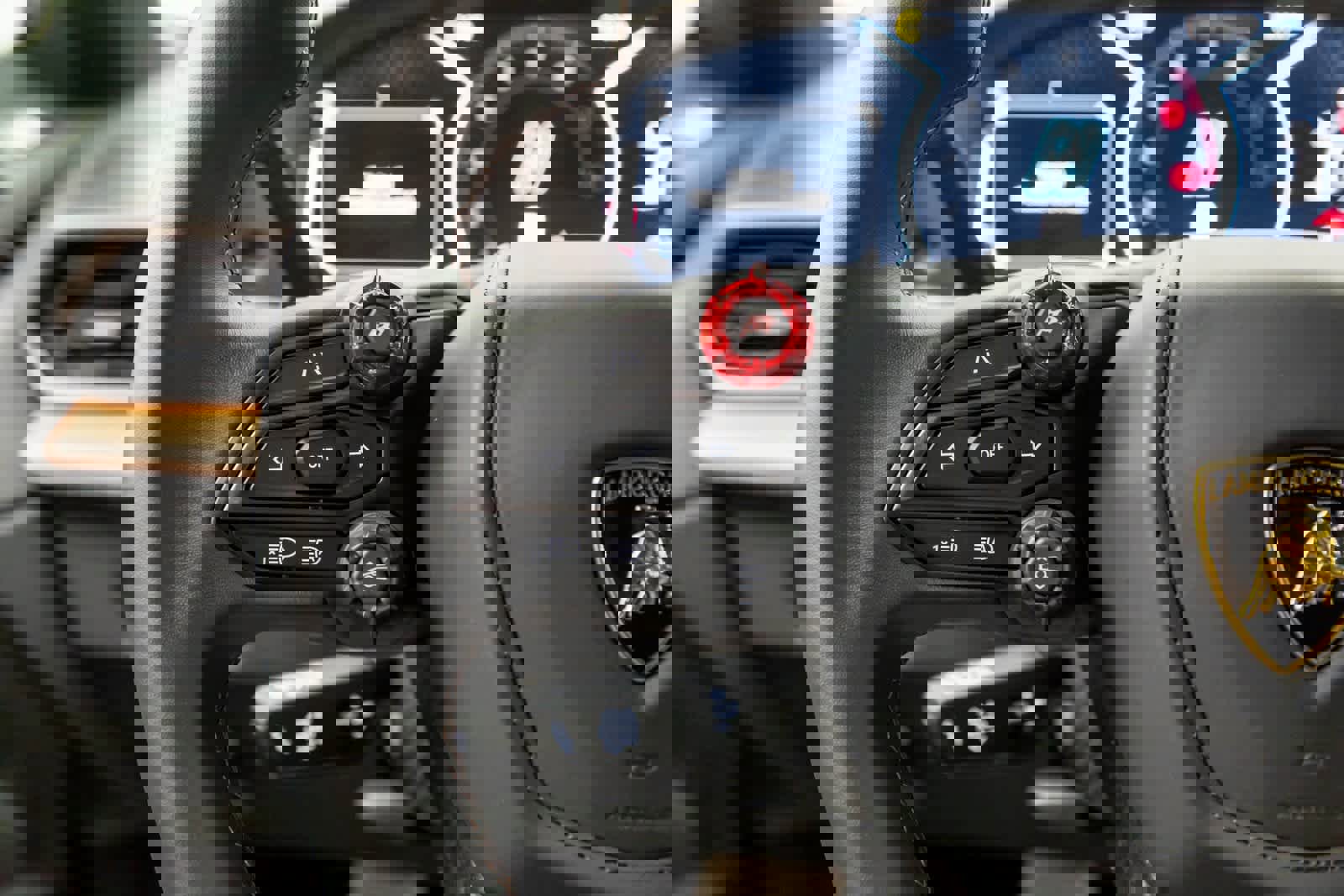 Used 2024 Lamborghini Revuelto image 27