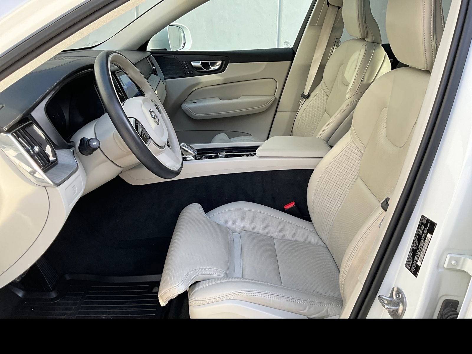 Certified 2023 Volvo XC60 B5 Ultimate w/ Climate Package AWD/4WD image 2