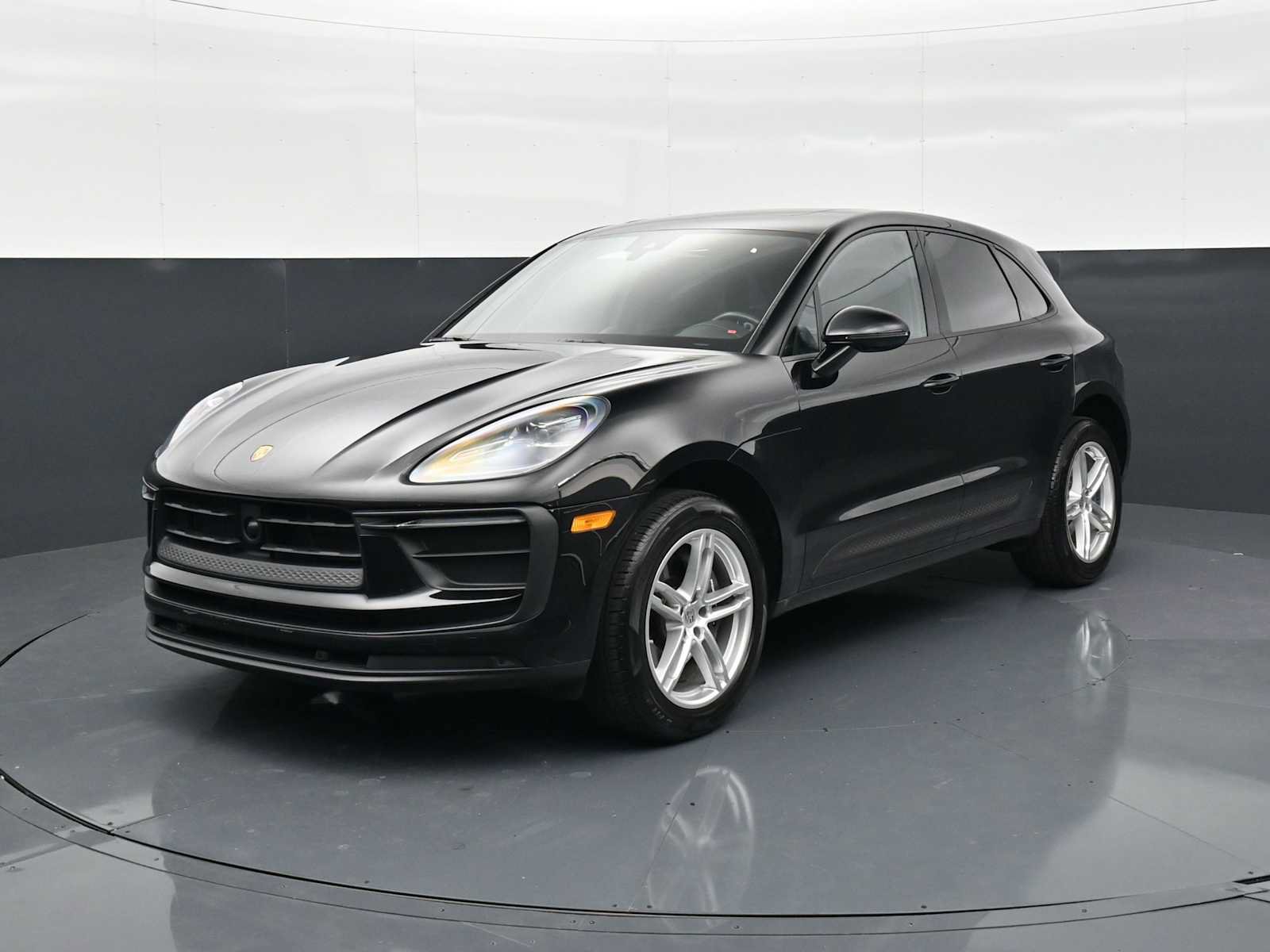Certified 2024 Porsche Macan AWD/4WD video 1