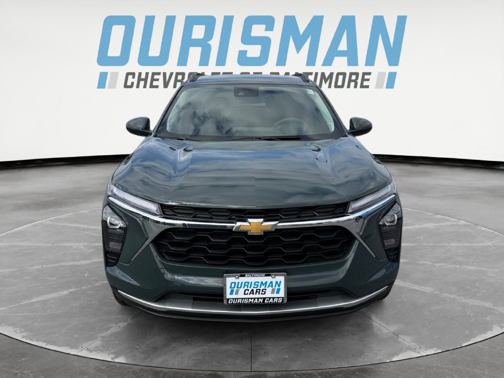 Used 2025 Chevrolet Trax LT FWD image 8