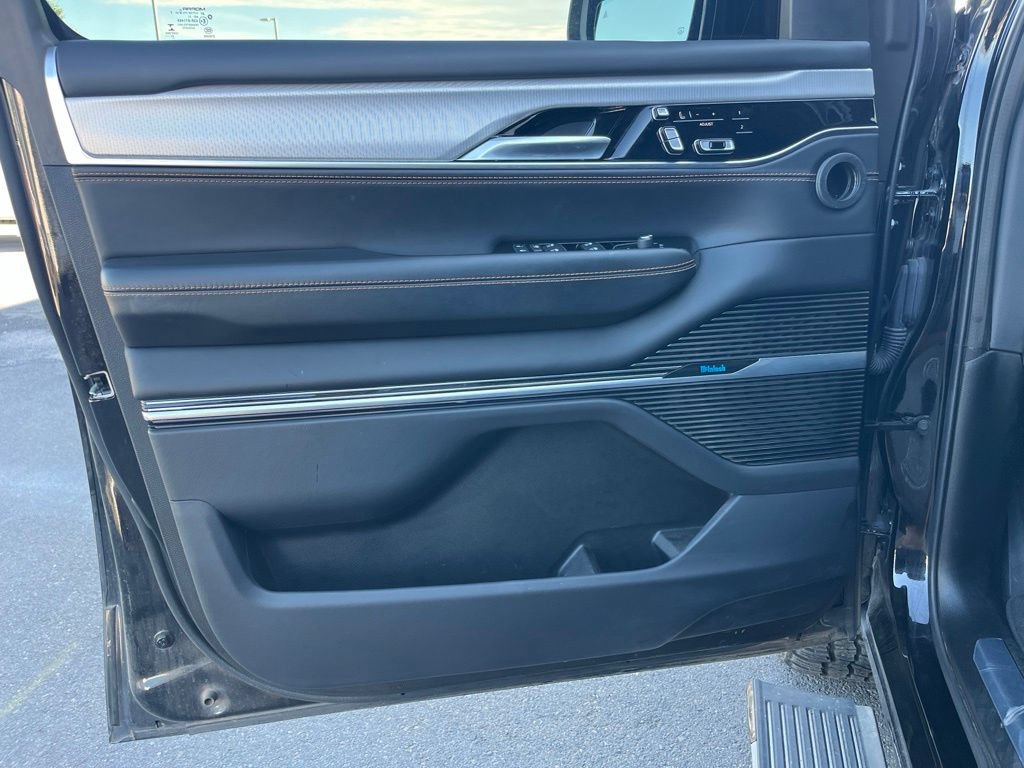 Certified 2022 Jeep Grand Wagoneer Series III w/ Rear Seat Video Group 1 AWD/4WD image 7