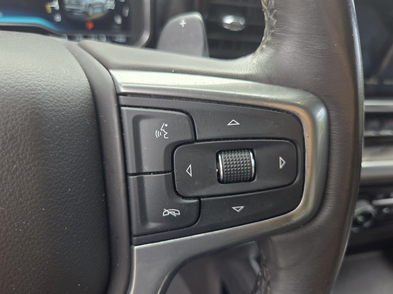 Used 2022 Chevrolet Silverado 1500 LTZ w/ LTZ Premium Package AWD/4WD image 23