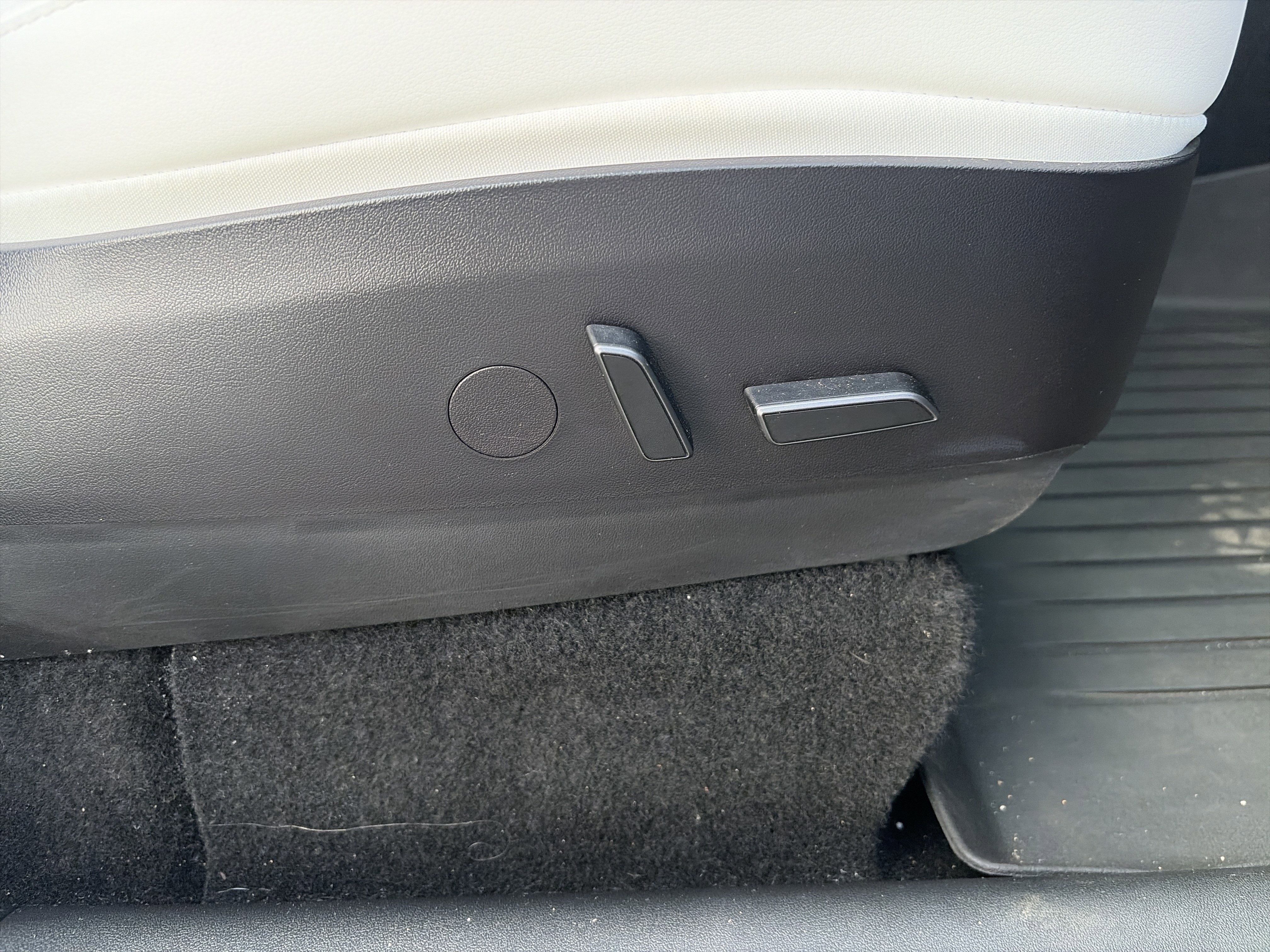 Used 2021 Tesla Model Y Long Range image 36