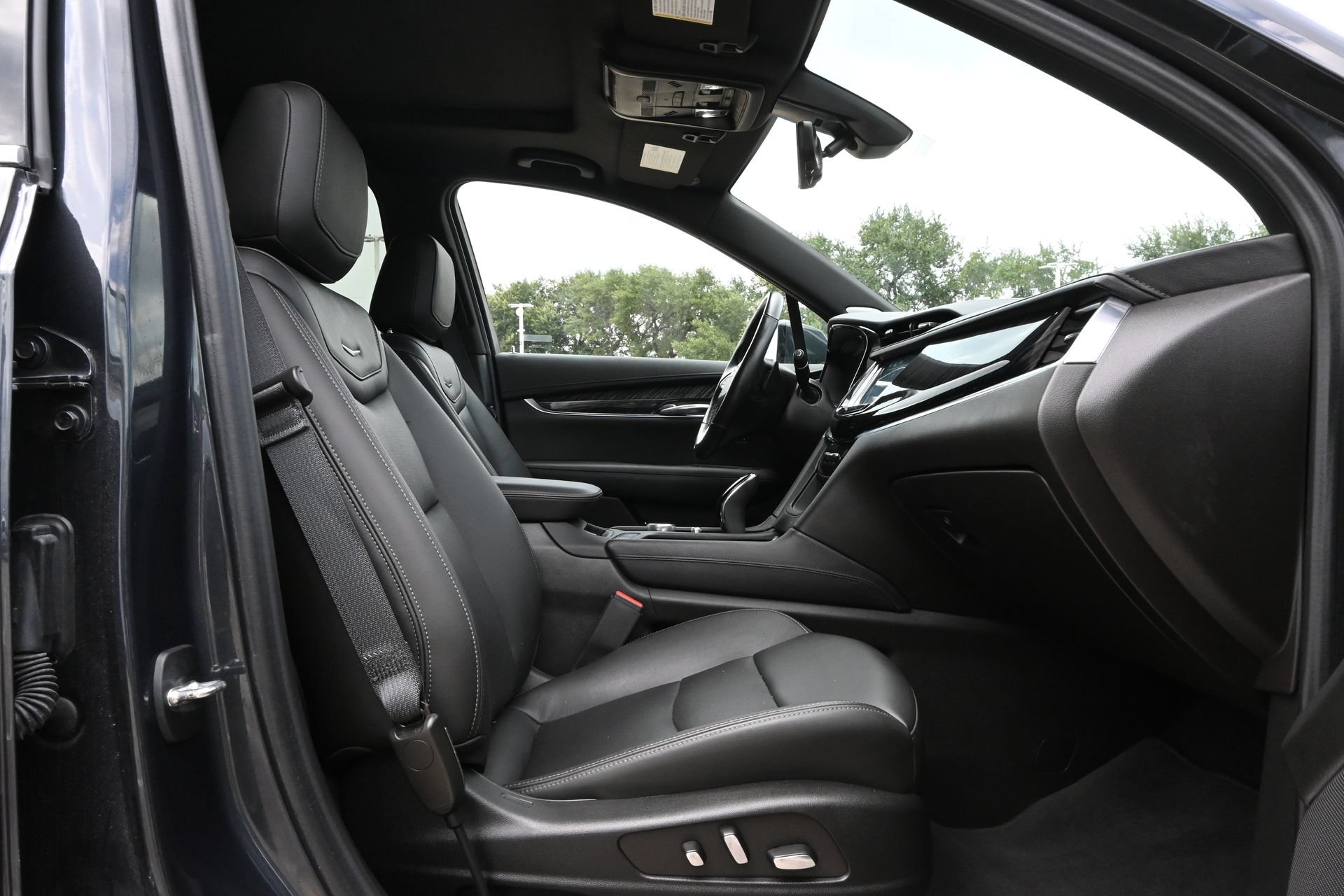 Certified 2023 Cadillac XT6 Premium Luxury w/ Technology Package AWD/4WD image 24