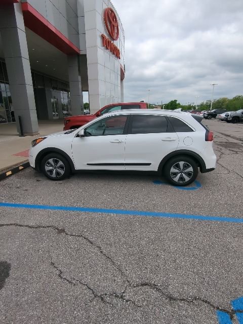 Used 2018 Kia Niro EX FWD image 10