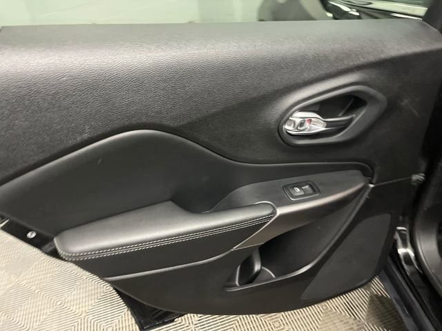 Used 2022 Jeep Cherokee Latitude Lux AWD/4WD image 22