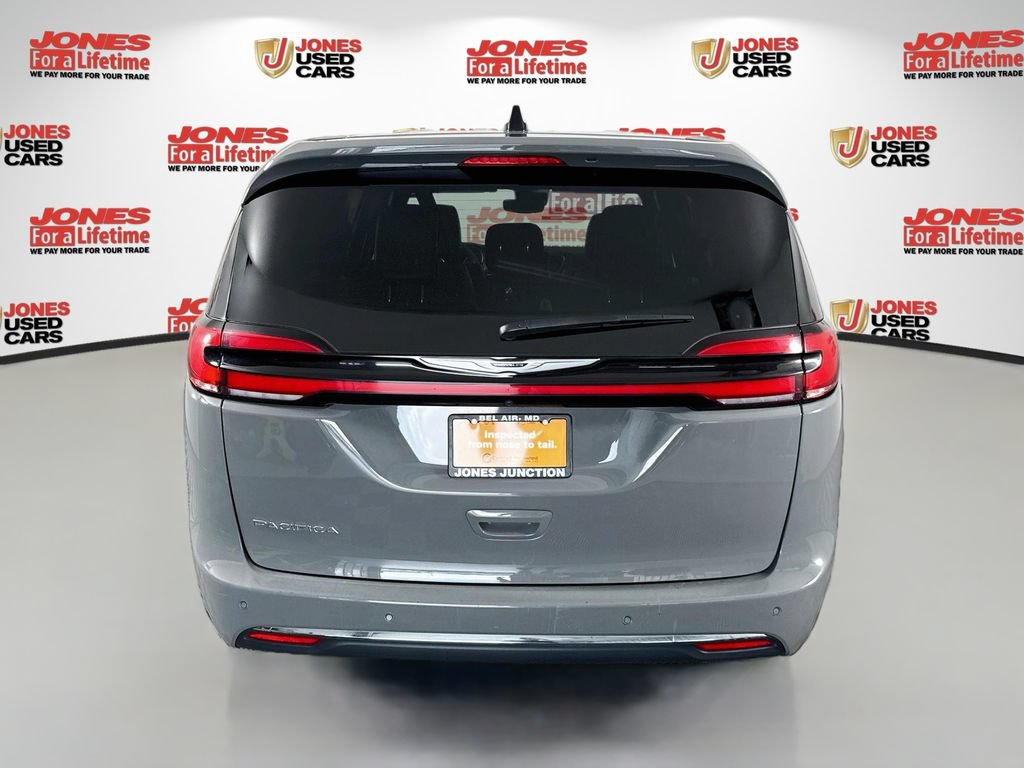 Used 2025 Chrysler Pacifica Select FWD image 16