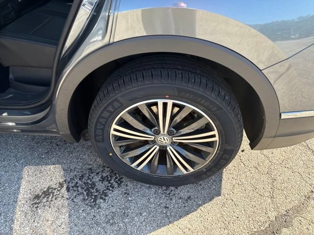 Used 2018 Volkswagen Tiguan SEL AWD/4WD image 28