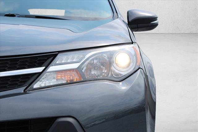 Used 2015 Toyota RAV4 XLE AWD/4WD image 4