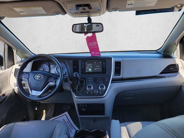 Used 2015 Toyota Sienna XLE image 17