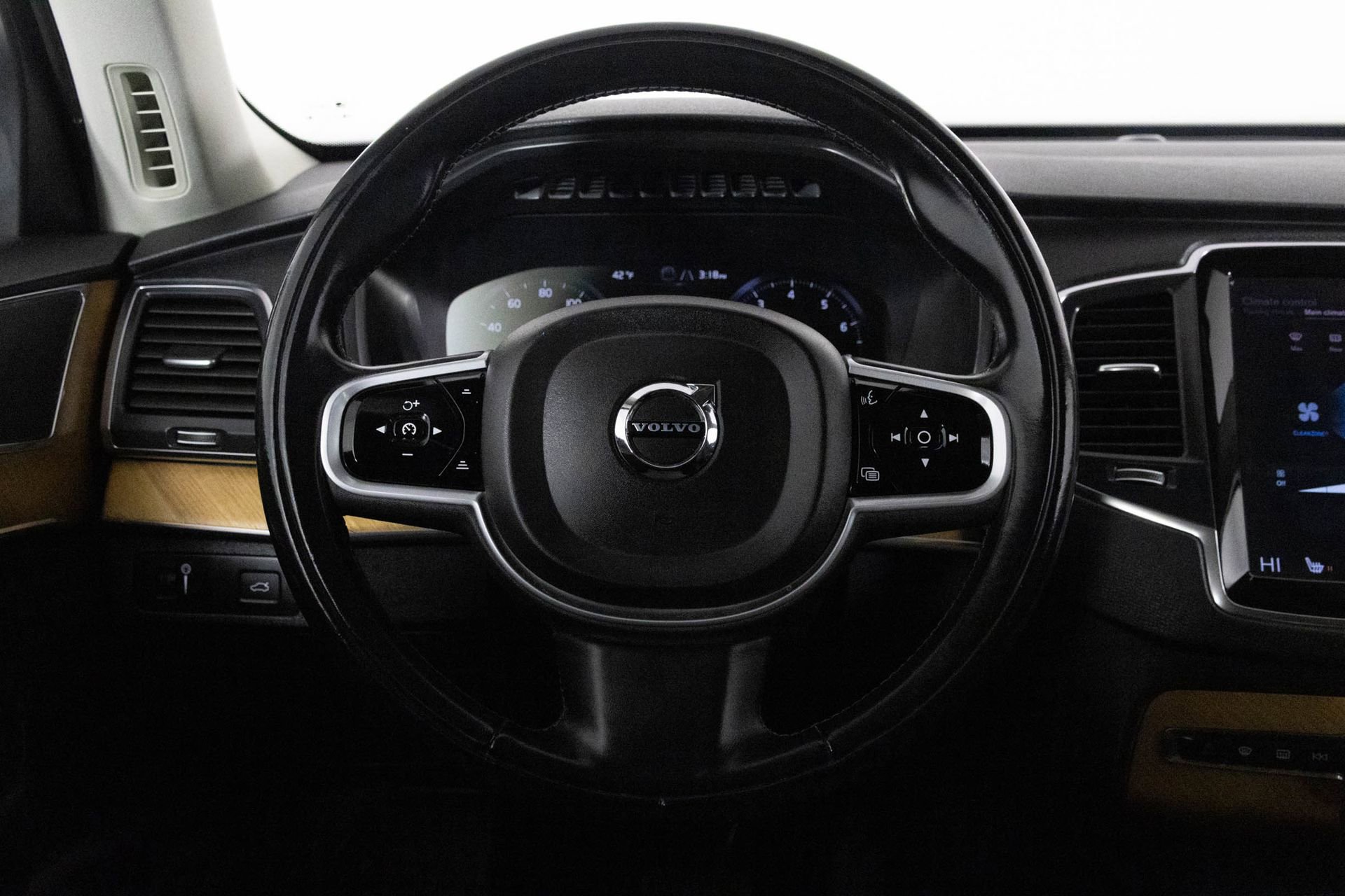 Used 2021 Volvo XC90 T6 Momentum w/ Protection Package image 27