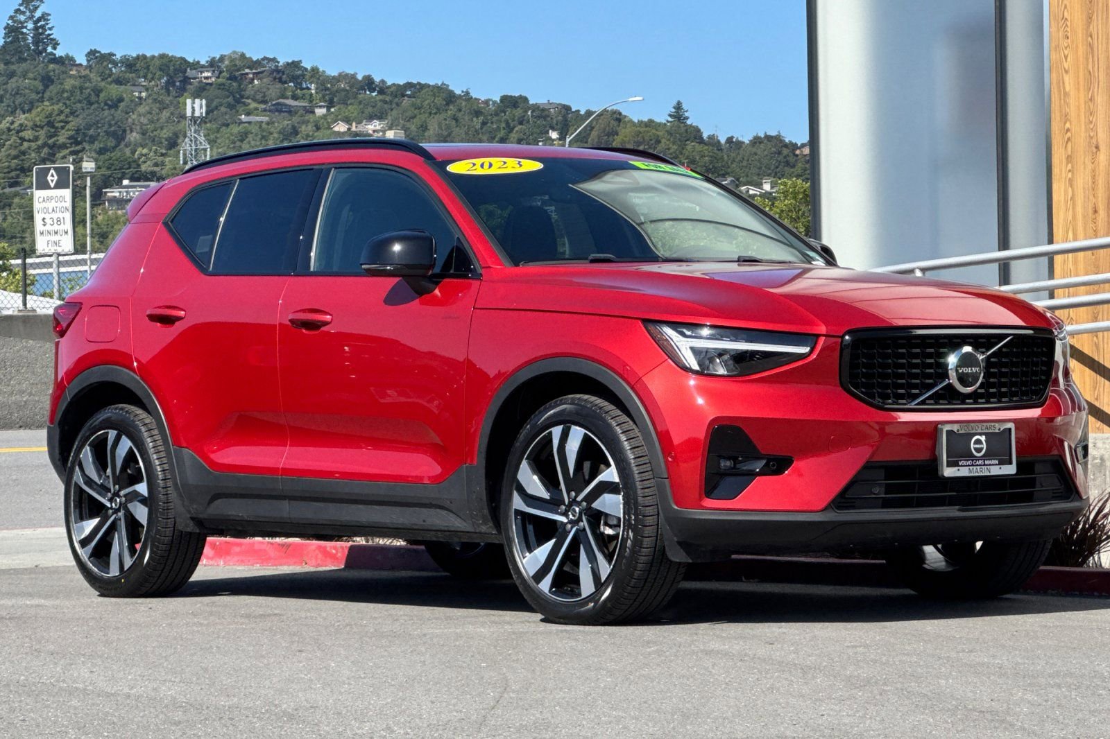 Used 2023 Volvo XC40 B5 Plus w/ Driver Assist Package AWD/4WD image 10