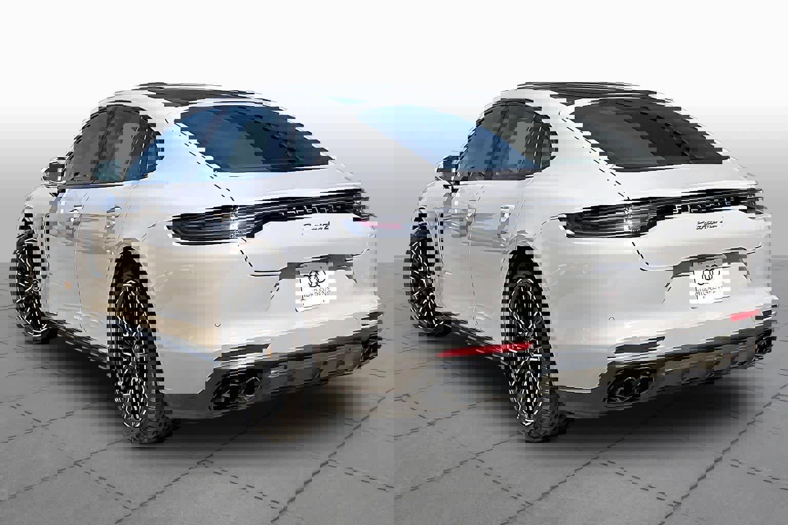 Used 2022 Porsche Panamera 4 Platinum Edition image 12