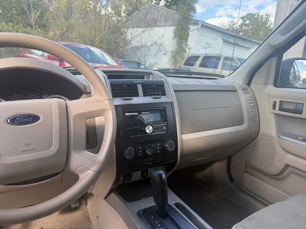 Used 2010 Ford Escape XLT image 5
