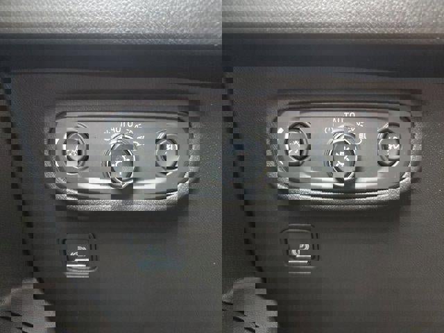 Used 2022 GMC Terrain AT4 image 29