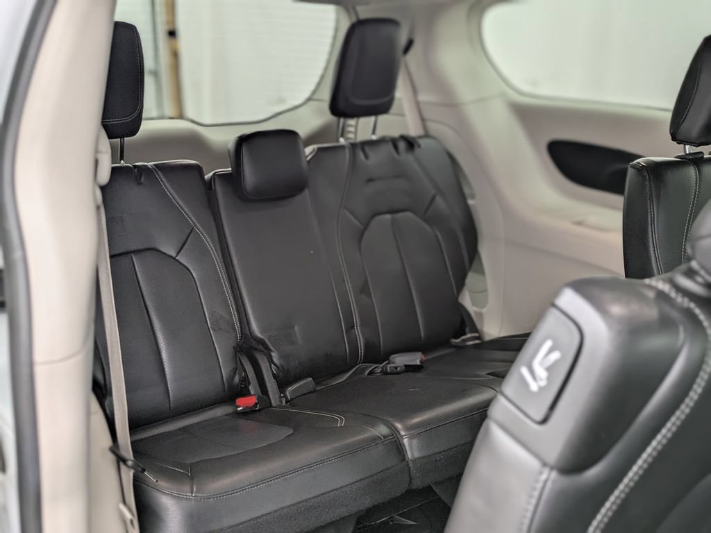 Used 2024 Chrysler Pacifica Touring-L FWD image 20