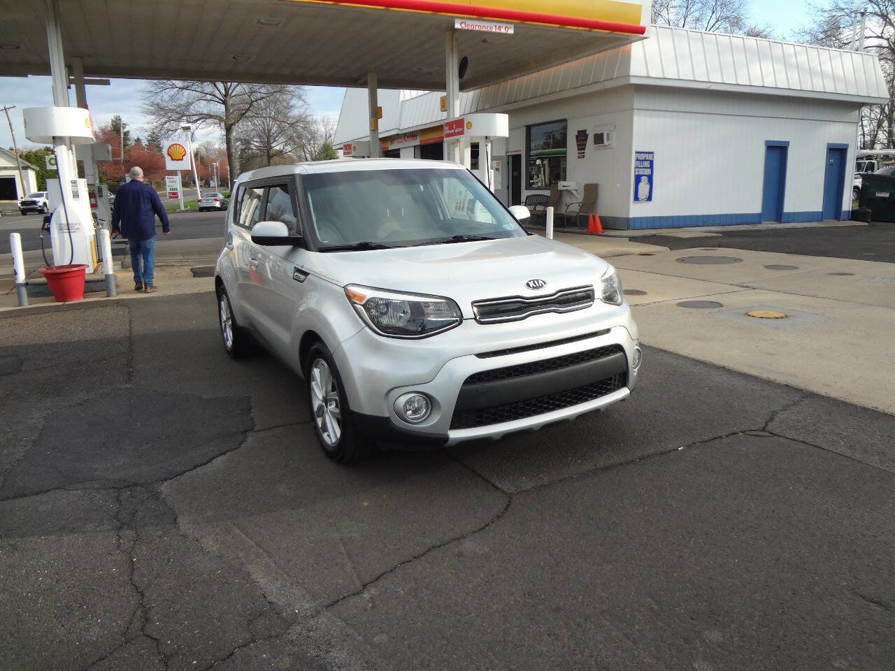 Used 2017 Kia Soul + image 6