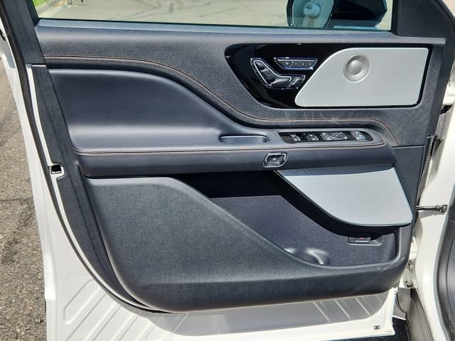 New 2025 Lincoln Aviator Black Label w/ Black Label Special Edition AWD/4WD image 9