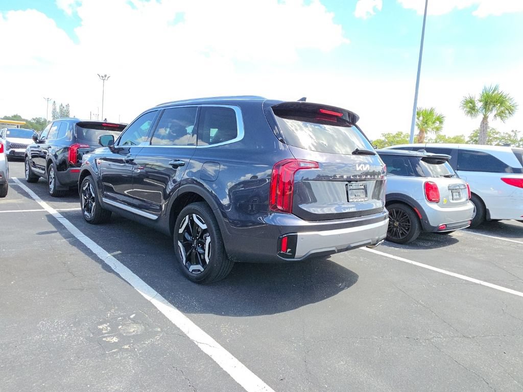 Certified 2025 Kia Telluride S FWD image 14