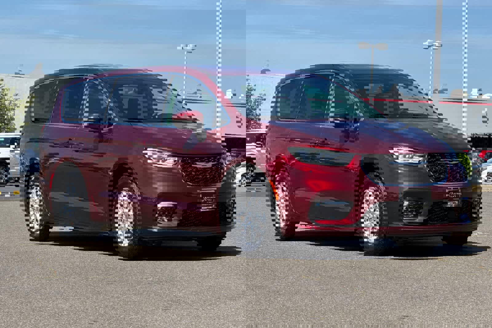 Used 2023 Chrysler Pacifica Touring-L image 5