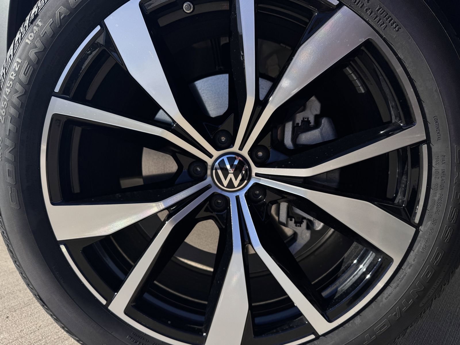 New 2026 Volkswagen Atlas SEL Premium R-Line image 9