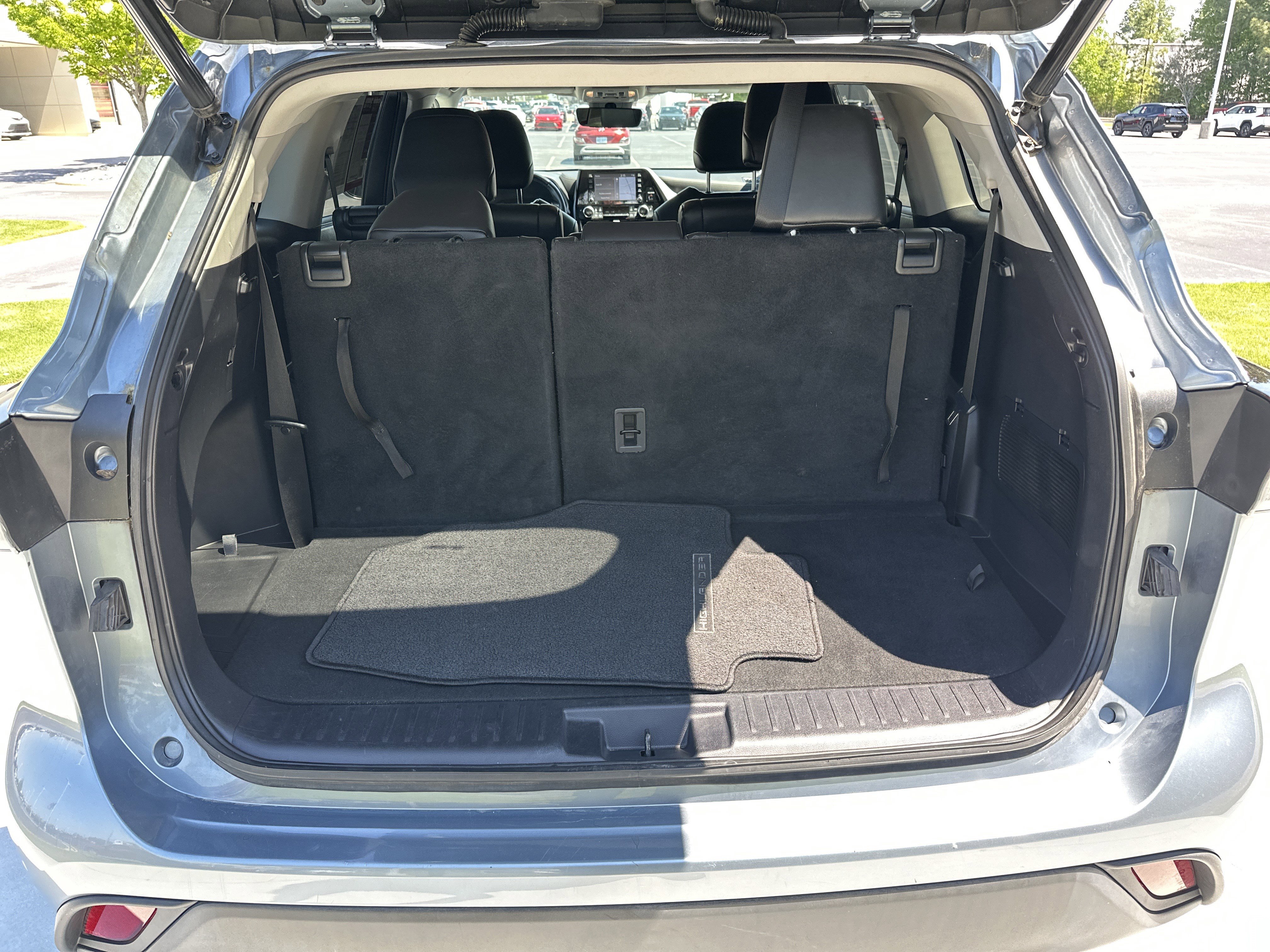 Used 2022 Toyota Highlander XLE FWD image 34