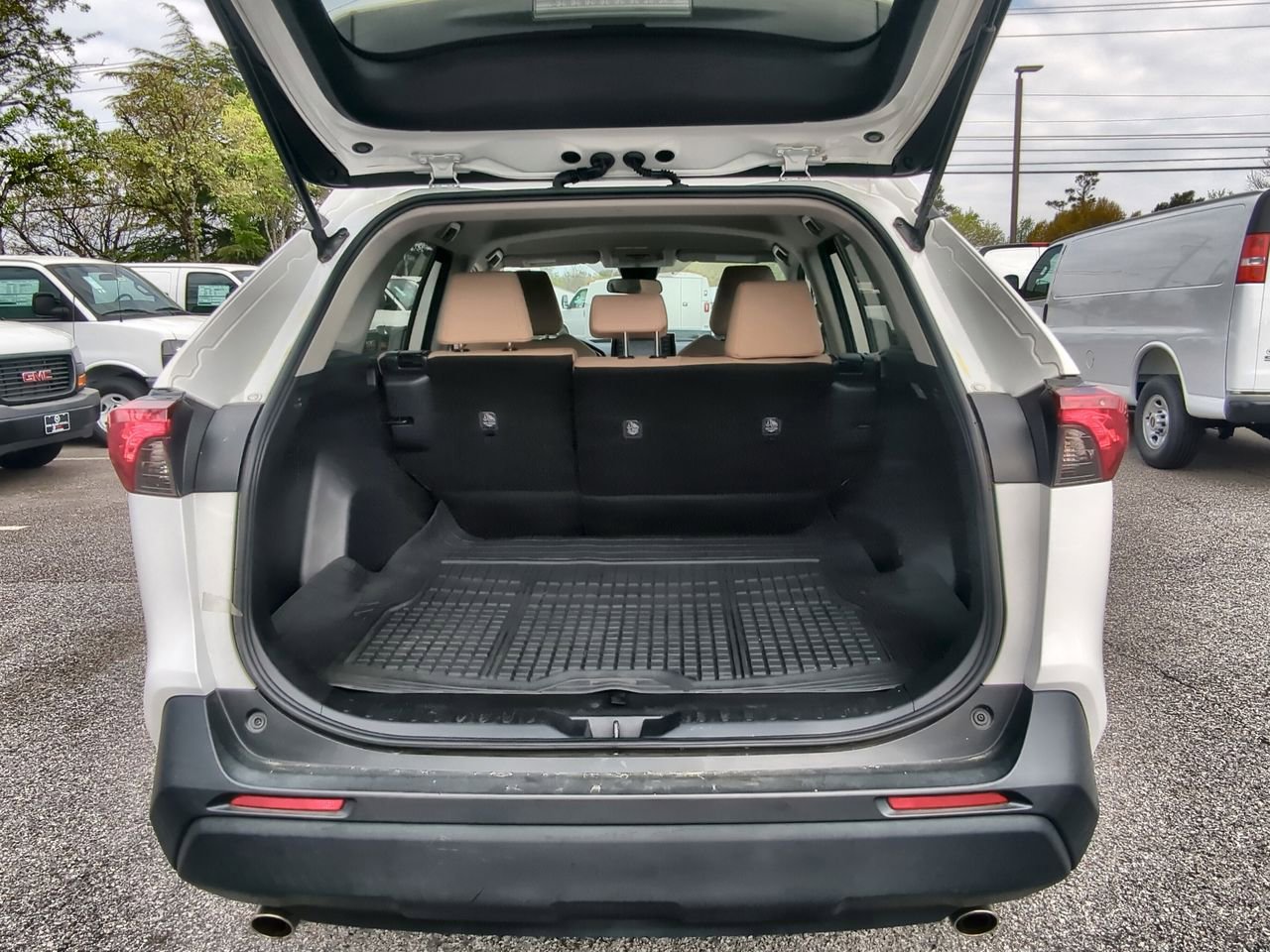 Used 2019 Toyota RAV4 LE image 22