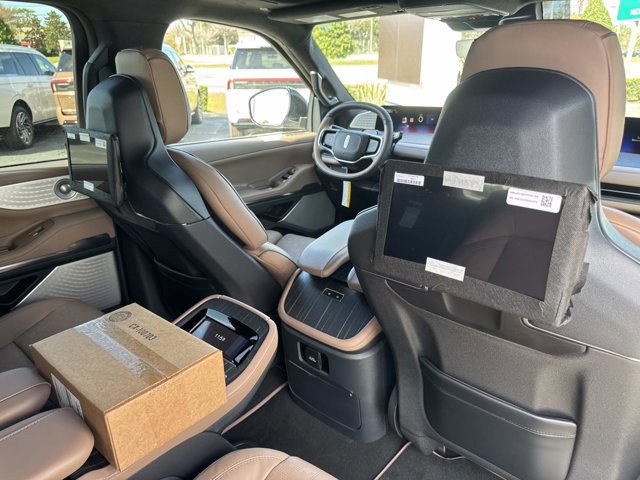 New 2025 Lincoln Navigator L Black Label image 23