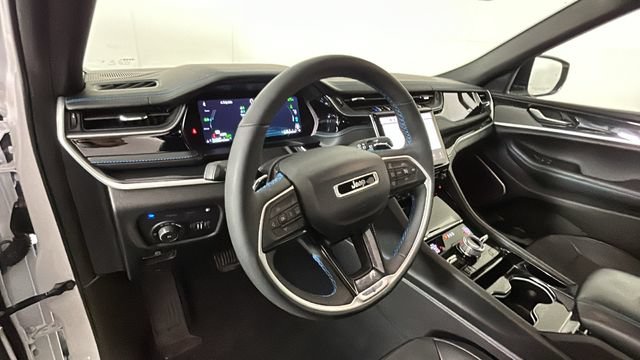 Used 2022 Jeep Grand Cherokee Trailhawk AWD/4WD image 13