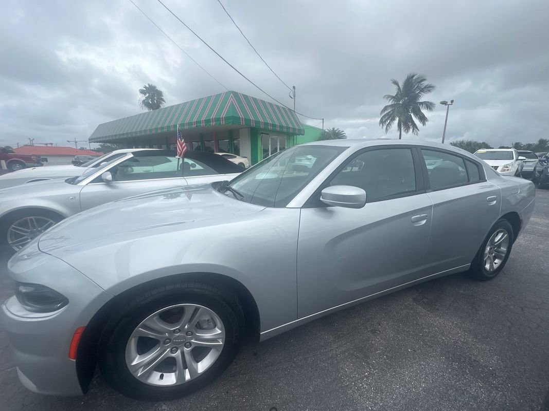 Used 2021 Dodge Charger SXT w/ Leather Interior Group image 3