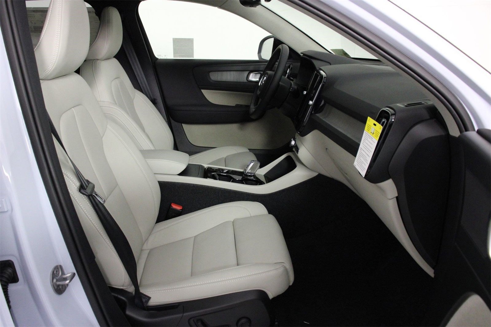 New 2026 Volvo XC40 B5 Plus w/ Protection Package Premier image 10