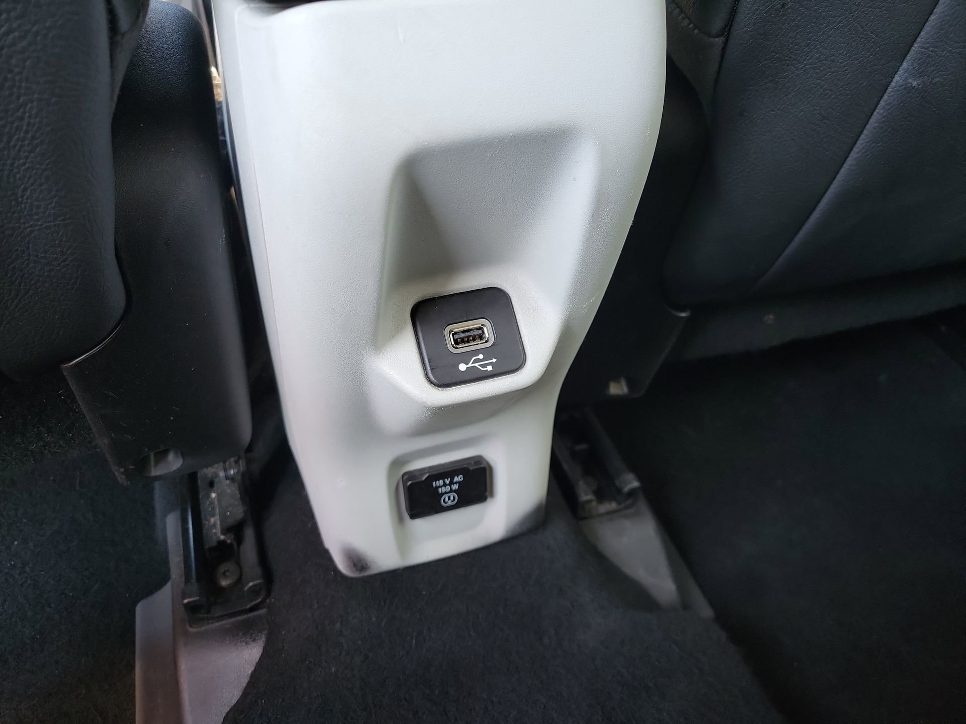 Used 2018 Jeep Renegade Limited w/ UConnect 8.4 Nav Group FWD image 17