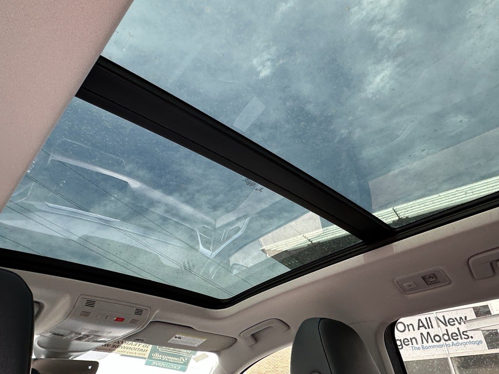 New 2025 Volkswagen Taos SEL image 9