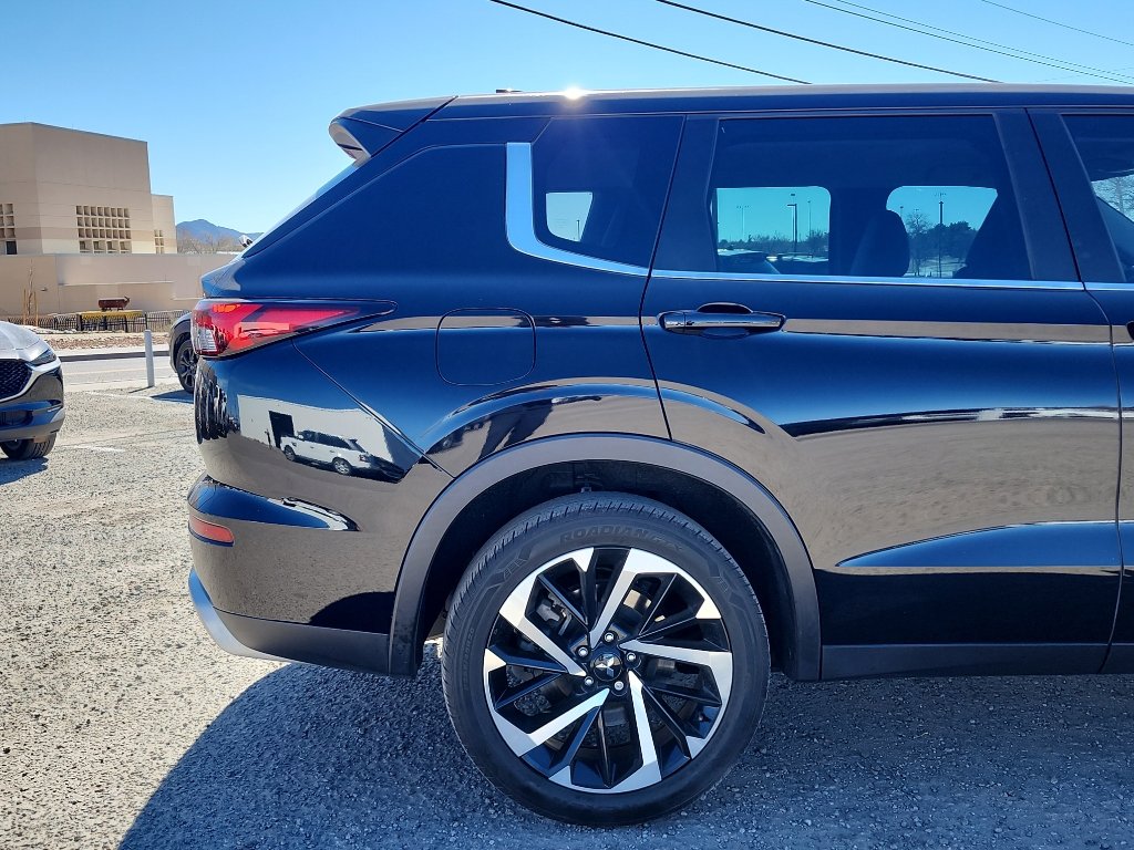 Used 2022 Mitsubishi Outlander SEL Black Edition image 5