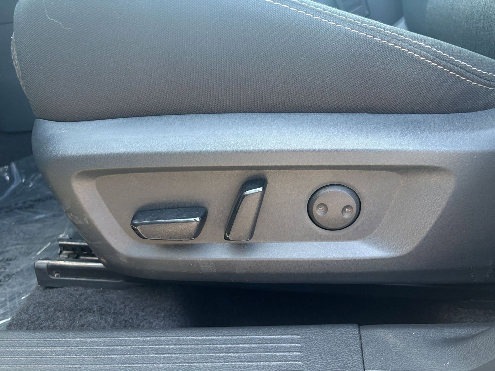 Used 2025 Nissan Rogue SV FWD image 22