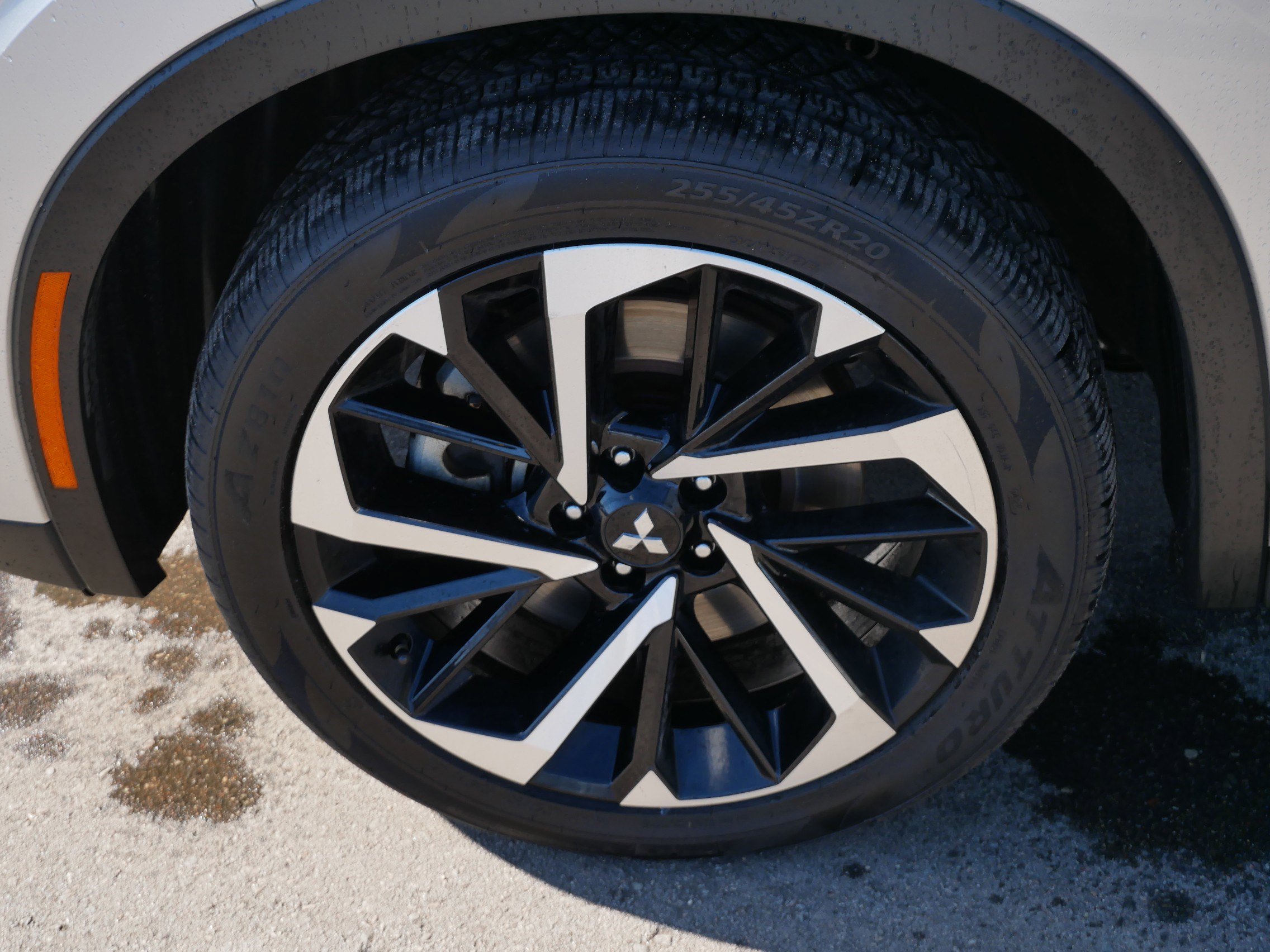 Used 2023 Mitsubishi Outlander SE image 15