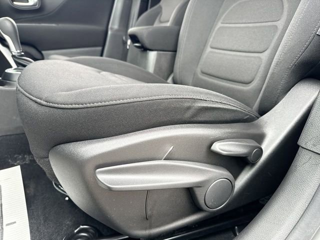 Used 2020 Jeep Renegade Latitude w/ Cold Weather Group AWD/4WD image 12